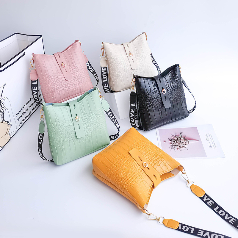 Korean Fashion Women's Bag Crocodile Pattern Bag Women's Bucket Bag2021Cross border distribution of women's diagonal casual bags