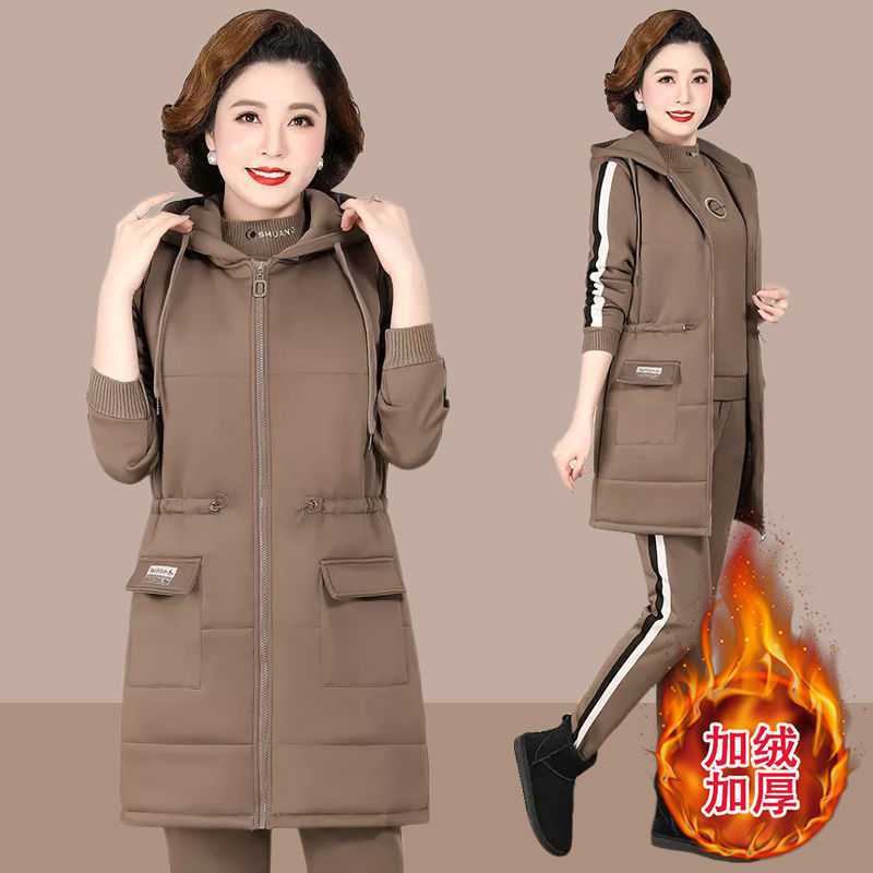 Plush and thickened middle-aged and elderly women's clothing2021Autumn and winter clothes New Sportswear suit Middle aged mother cotton coat